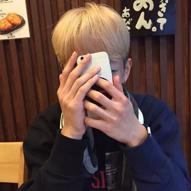 魏晨保蕊