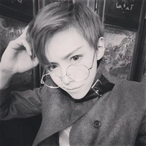 胥雯弘莎