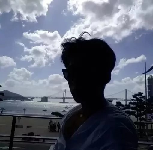 谢群逸浩